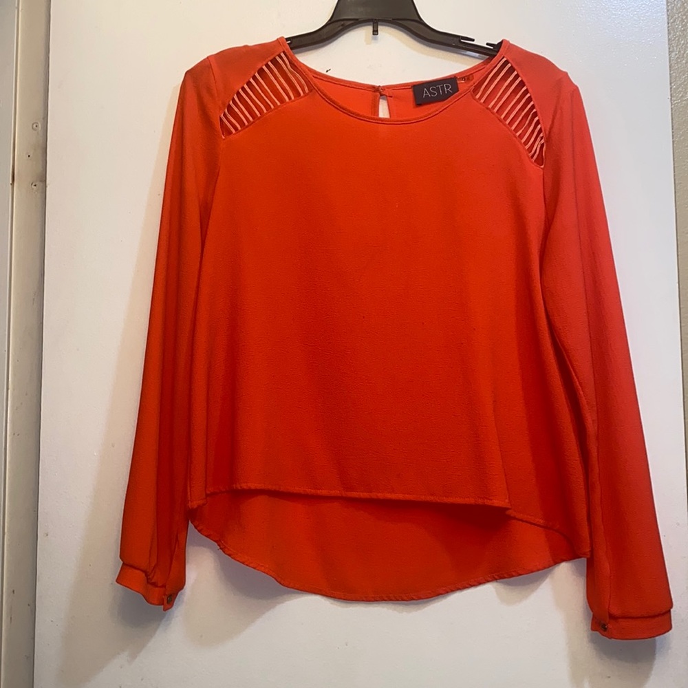 Astr high low blouse with cut out details at neck, back keyhole
